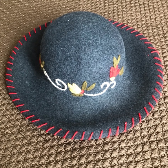 Wool Felt Boho Vintage Inspired made in Italy - Picture 1 of 13